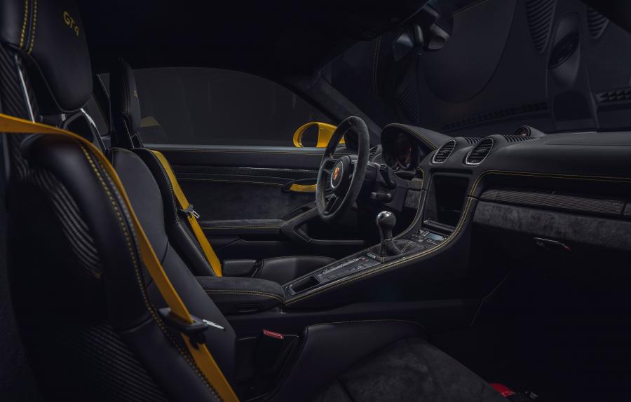 Интерьер Porsche 718 Cayman GT4 (982C) 2019 года  (WW) (фото 8 из 190)